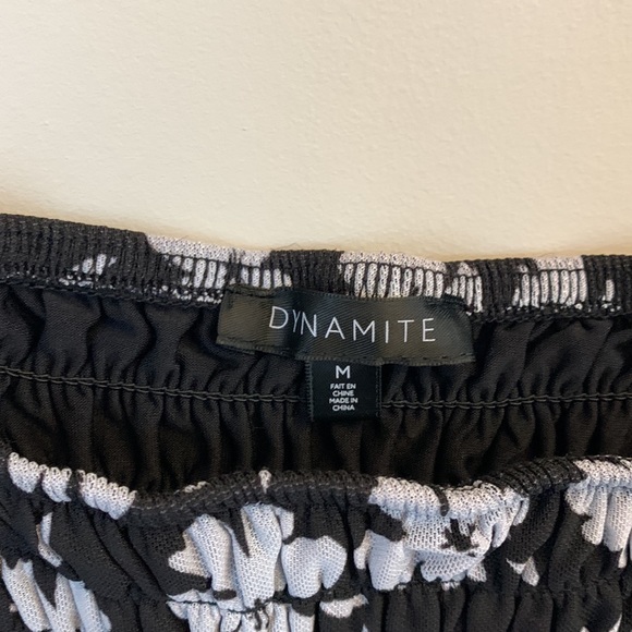 Summer elasticized spring summer floral blouse  Size Medium from Dynamite - Picture 2 of 3